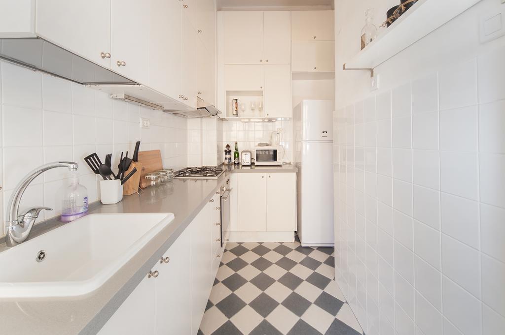 Charming 2Bd Apt W/ Balcony By Sea N' Rent Tel Aviv Habitación foto